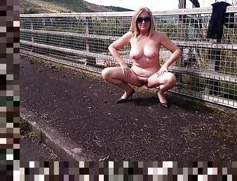 Nude in public - Flashing traffic