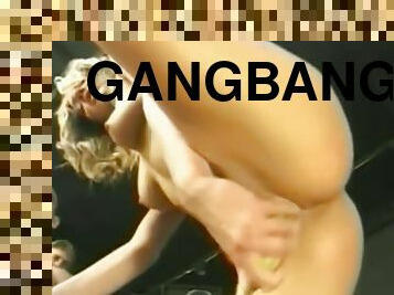 bagno, ragazze-giovani, eruzioni-di-sperma, giovanissime, hardcore, gangbang, sgualdrine, bionde, bukkake, doccia