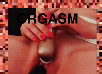 Babe's Orgasm with Big Dildo + Satisfyer