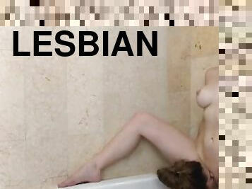 Two lesbian sisters want to cum in bath tub