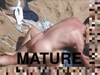 Discrete Beach - Mature couple fucking