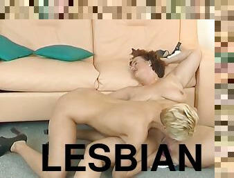 Lesbian friends pussyeating