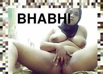 Paki Bhabhi Showing Nude pussy ass