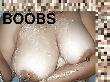 bañando, tetas-grandes, enorme, madurita-caliente, regordeta, natural, tetas, ducha, de-cerca, ojete