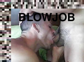 blowjob-seks-dengan-mengisap-penis, penis-besar, homo, deepthroat-penis-masuk-ke-tenggorokan, berhubungan-dengan-wajah, sperma, teransang, tato, penis