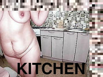 Naked mom in the kitchen gives anal sex pleasure