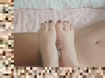 amateur, latina, couple, belle-femme-ronde, brésil, pieds, rousse, première-fois, ejaculation, branlette-avec-les-pieds