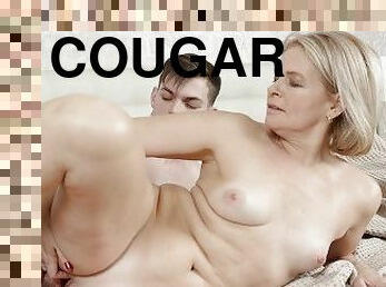 SHAME4K Experienced cougar hooks up with a stud when he approaches