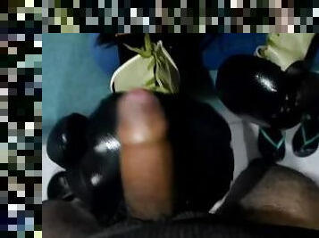 Ballbusting handjob with boxing gloves (Custom clip for a fan) Fetishwife does cumshot in gloves!