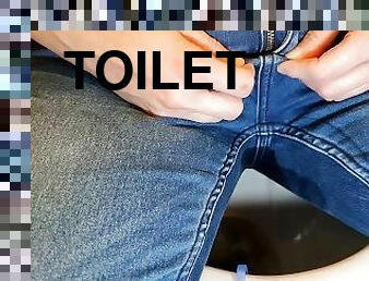 pisser, amateur, toilette, solo, jeans, humide, réalité