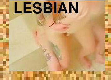 bañando, masturbación, coño-pussy, arnés, babes, lesbiana, madurita-caliente, ducha, tatuaje