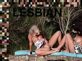 на-свіжому-повітрі, лесбіянка-lesbian, іграшка, фінгеринг, ступні, блондинка, збочена, фетиш, брюнетка, вампір