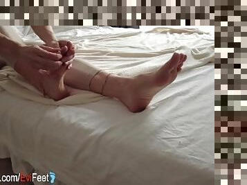 He gave Me a Foot Massage after Workout and I gave Him Amazing Footjob and Toejob