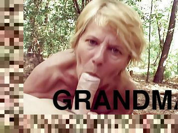 grand-mère, poilue, vieux, en-plein-air, public, ejaculation-sur-le-corps, granny, allemand, branlette, fellation-profonde