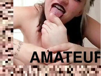 baignade, amateur, jouet, pieds, salope, gode, solo, goth, branlette-avec-les-pieds, tatouage