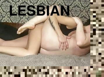 Real lesbian sex: tattoo girl eats pussy and passionately fingers cute blonde