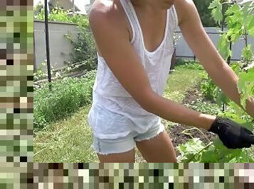 Real work in my Vineyard in sexy tanktop (downblouse)
