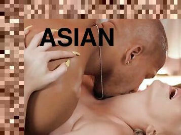 asiatique, gros-nichons, fellation, ejaculation-sur-le-corps, hardcore, pornstar, branlette, sur-le-visage, ejaculation, blonde