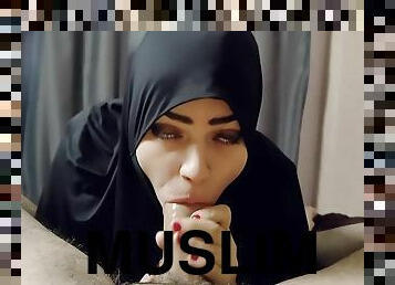 Muslim Girl With Hijab Doing Blowjob