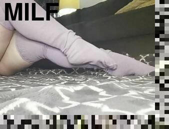 amateur, milf, maman, belle-femme-ronde, joufflue, pieds, point-de-vue, mère, fétiche, solo