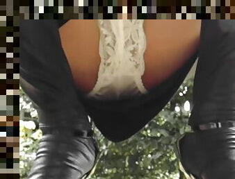 en-plein-air, cam, voyeur, jupe-en-l’air, bas, culotte, britannique, lingerie, bottes, talons-hauts