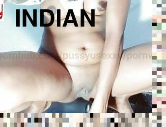 Sri Lankan collage girl fingering and pissing