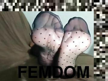 JERK OFF INSTRUCTIONS, CUM ON MY SWEATY NYLON FEET NOW!