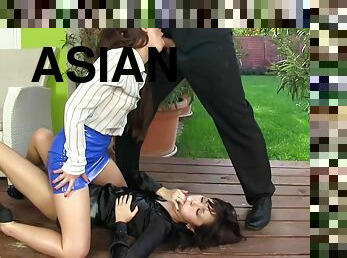 asiatique, en-plein-air, ejaculation-sur-le-corps, fellation-profonde, trio, sur-le-visage, brunette, sauvage