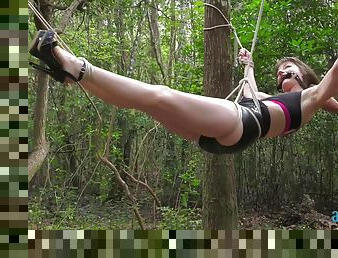 en-plein-air, bdsm, fétiche, bondage, brunette