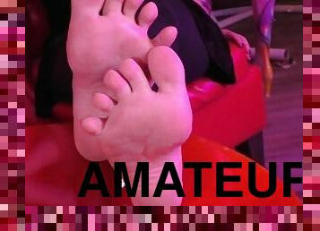 amatoriali, mammine-mature, piedi, sporcaccioni, feticci, solitari, donne-dominanti, bagnate, gambe, provocatorie