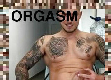 orgasmo, amador, tiro-ao-alvo, gay, punheta, ejaculação, sozinho, musculado, ginásio, tatuagem