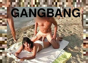 allaperto, eruzioni-di-sperma, mammine-mature, hardcore, serie, gangbang, spruzzi-di-sperma, spiaggia, perverse