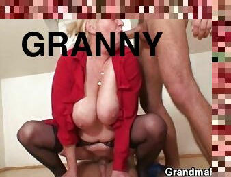 gros-nichons, grand-mère, vieux, mature, granny, ados, maman, trio, blonde, chevauchement