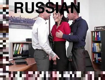 na-pieska, biuro, rosyjskie, sekretarka, anal, robienie-loda, wystrysk-spermy, 3kąt, podwójnie, europejskie