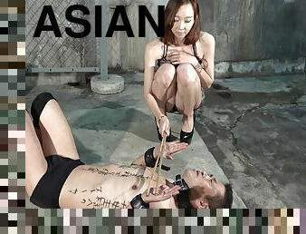 asiatic, hardcore, japoneza, bdsm, slclav, picioare, ciorapi, fetish, amanta, stimulare-cu-piciorul