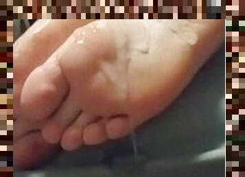 amateur, ejaculation-sur-le-corps, milf, pieds, point-de-vue, ejaculation, fétiche, solo, branlette-avec-les-pieds, orteils