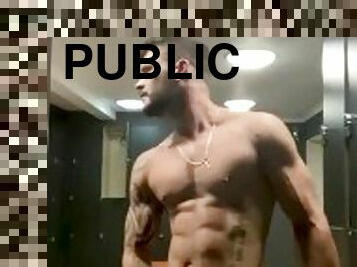 public, amateur, gay, décapage, horny, solo, musclé, salle-de-gym, tatouage, taquinerie