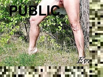 en-plein-air, pisser, public, chatte-pussy, russe, amateur, mature, milf, maman, pieds