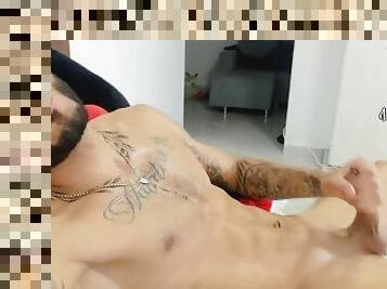 HOMBRE HETERO CALIENTE - EYACULACIÓN EN SU ABDOMEN