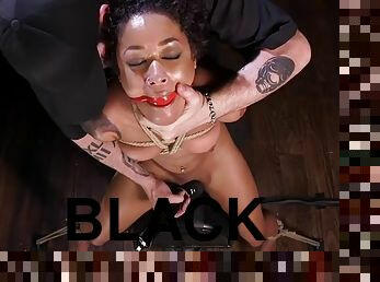 maigre, ébène, jouet, bdsm, black, gode, bâillonnement, bondage, brunette, tatouage