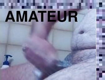 Sous la douche, il lui manque une chatte. La38pinou