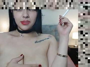 tetas-grandes, amateur, webcam, americano, a-solas, fumando, morena, tatuaje