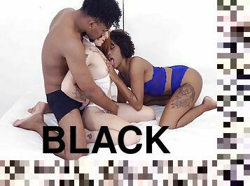 Hoje Foi A Vez Da Deliciosa Official, Experimetar O Casal Pretinho Numa Brincadeira Bem Gostosa. - Amandinha Black Rj - Edu Black Rj 5 Min - Lary L...