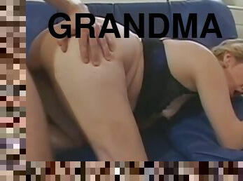 isoäiti, isoäiti-granny, vuosikerta, blondi