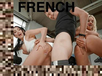 gros-nichons, chatte-pussy, sport, française, butin, trio, blonde, percé, brunette, fessée