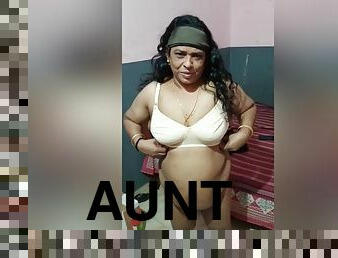 Desi Aunty Shows Her Boobs And Pussy To Lover