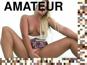 amateur, énorme-bite, gangbang, ejaculation-interne, blonde, tatouage