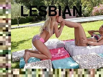 gros-nichons, en-plein-air, anal, lesbienne, ados, jouet, pieds, jeune-18, blonde, fétiche