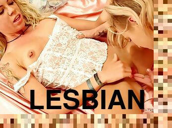 lesbian-lesbian, tidur, berambut-pirang, tato