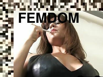 amateur, milf, bdsm, sale, fétiche, solo, fumer, domination, brunette, femme-dominatrice